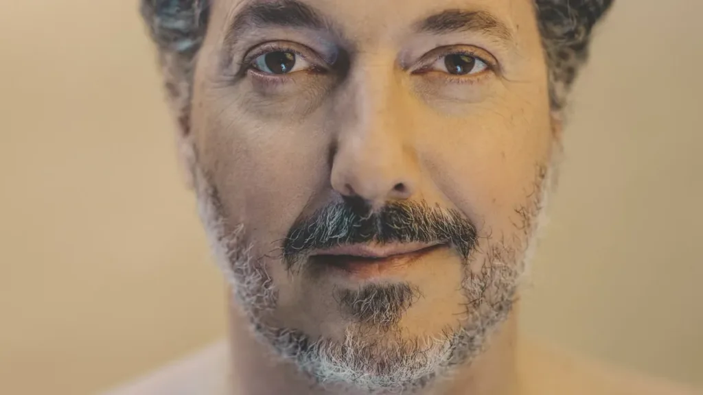L’Homme au manteau de singe : Guillaume Gallienne devient Fernand Legros