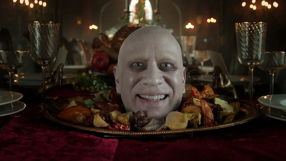 La Chose apparaît dans une image de production de Mercredi saison 3