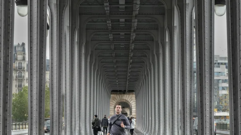 Emily in Paris saison 6 : casting joggers à Paris
