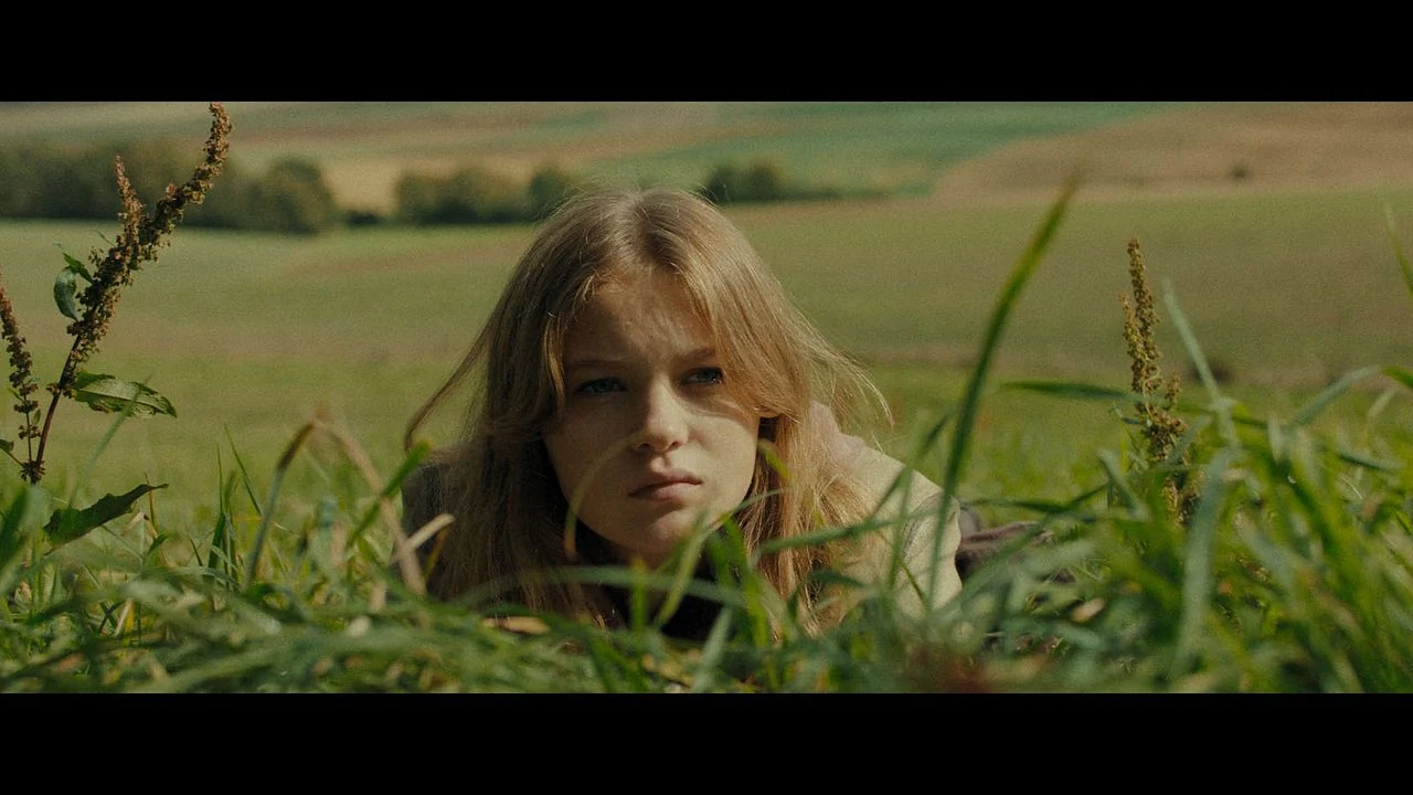 Lucy Loste Berset dans le rôle de Zoé dans Kyma, l'onde mystérieuse
