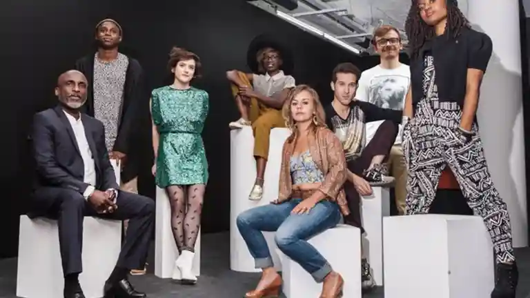 Groupe de modèles adultes aux styles et morphologies variés