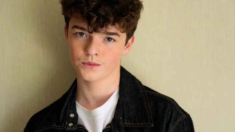 Portrait rapproché de l’acteur britannique Owen Cooper à 16 ans