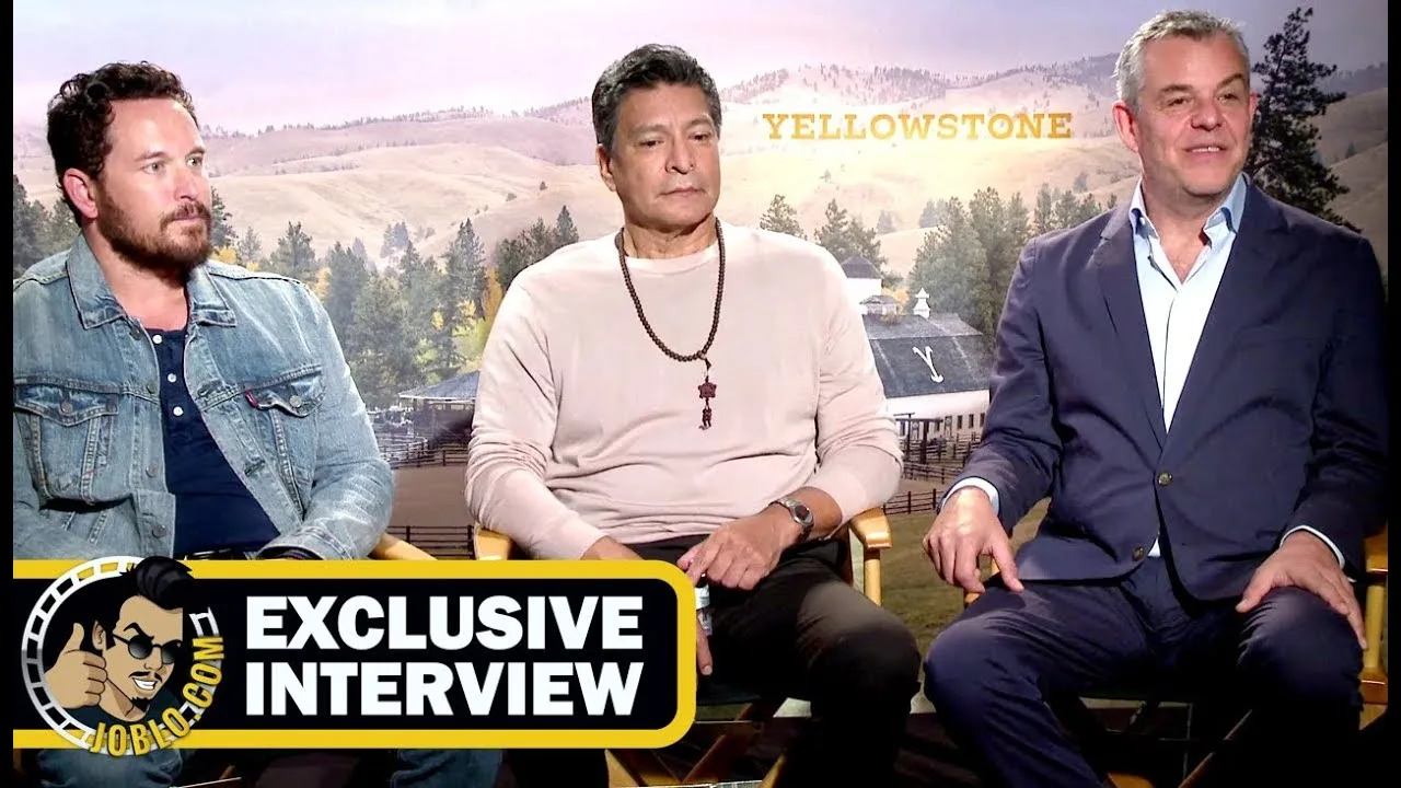 Danny Huston et Gil Birmingham pendant des entretiens Yellowstone