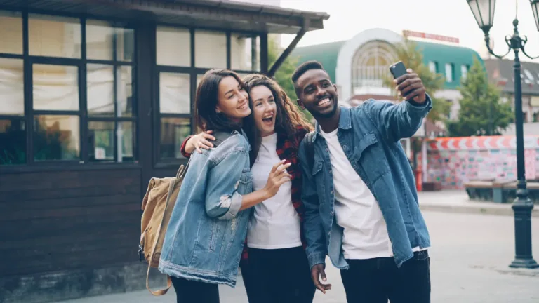 Casting jeunes 18-24 ans pour jouer les amis d’Esther au cinéma