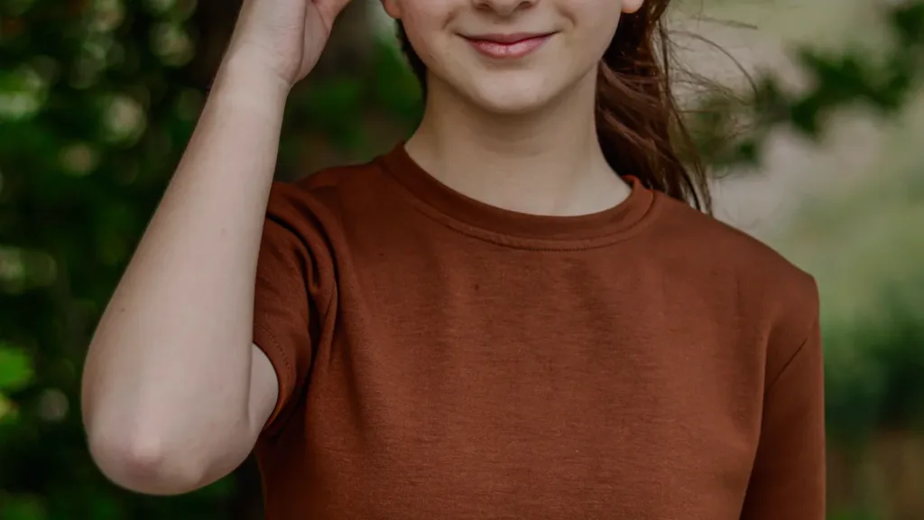 Casting fille 16-18 ans pour une silhouette parlante