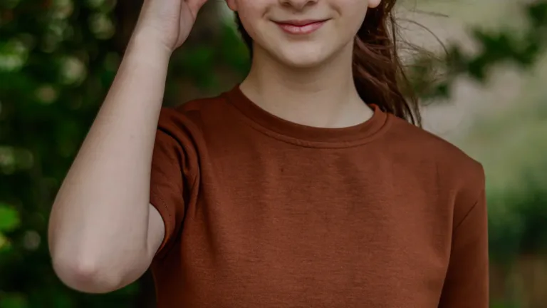 Casting fille 16-18 ans pour une silhouette parlante
