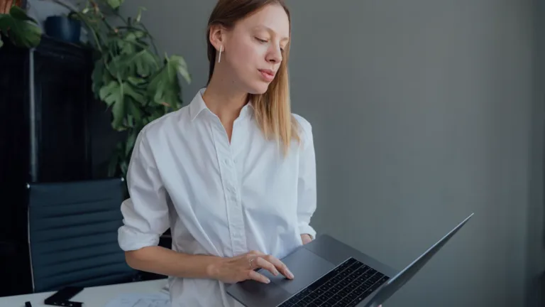 Casting comédienne anglophone de 25 à 45 ans pour une publicité technologique