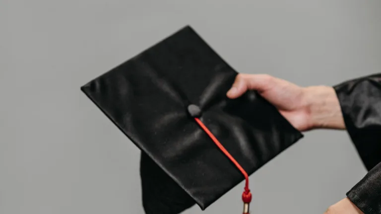 [TRÈS URGENT] Casting urgent série Ella : jeune diplômé à Cannes