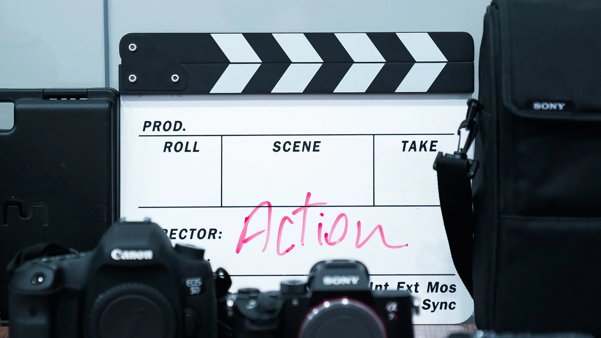 Clap et caméras pour illustrer un casting de garçon comédien à Marseille