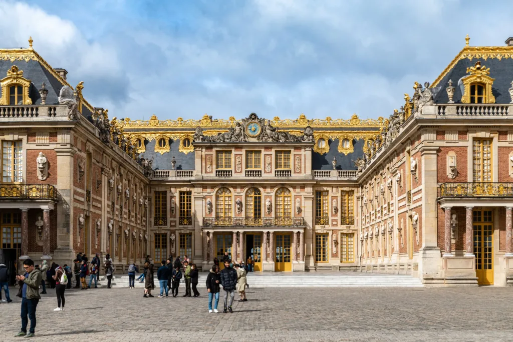 Casting La Fête est Finie : figurants 16-45 ans à Versailles