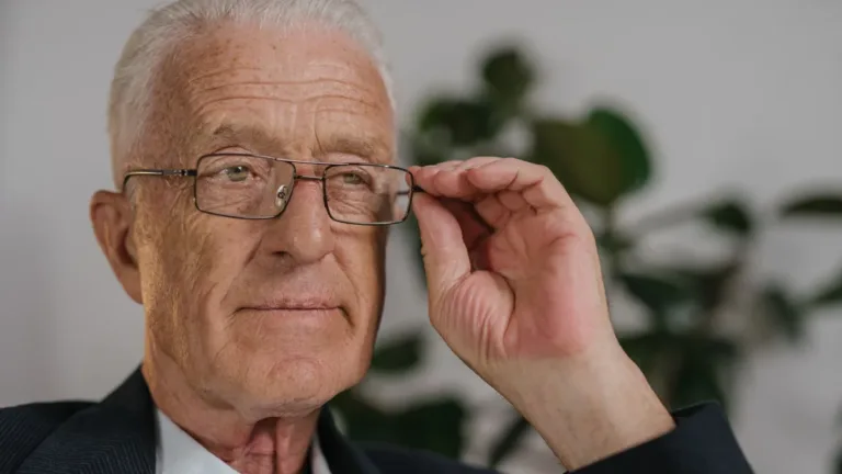 Casting homme âgé anglophone, film de Mao Besson à Paris