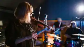Casting violoniste pour un clip au Parc Astérix