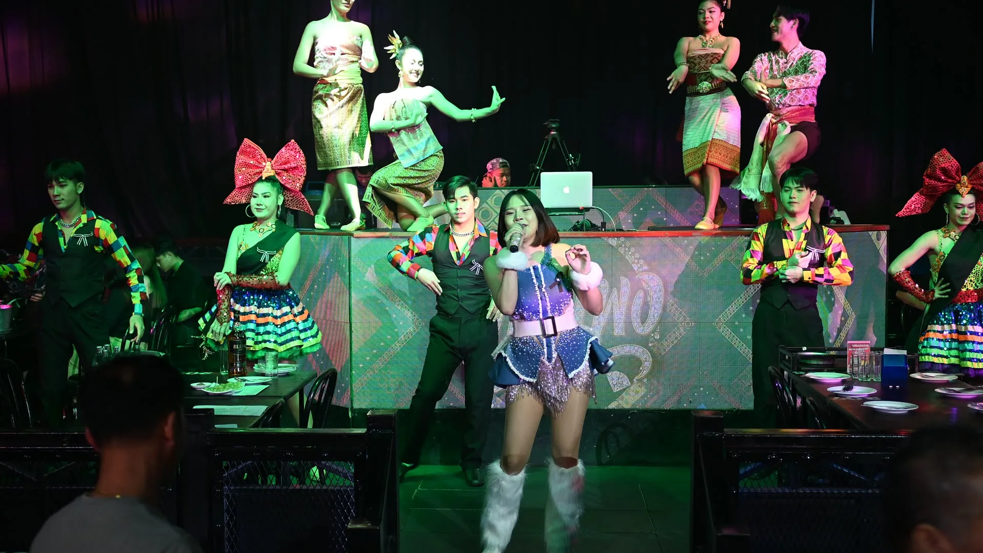 Casting danseuses professionnelles pour un cabaret en Normandie