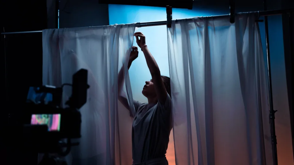 Casting doublure lumière femme 1,62 m pour un film à Paris