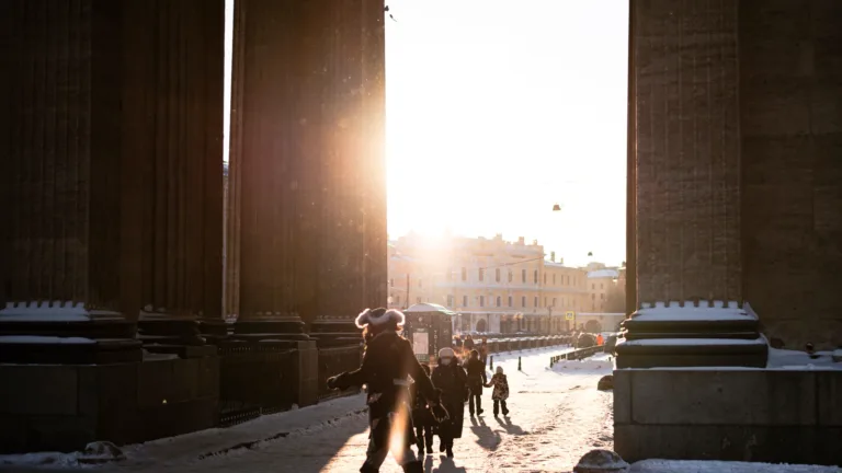 Casting L'ennemi intime à Paris : adultes et fillette russophone