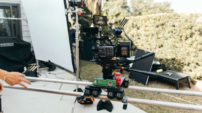 Figuration Joueur du Grenier : équipe de tournage et foule à Fougères