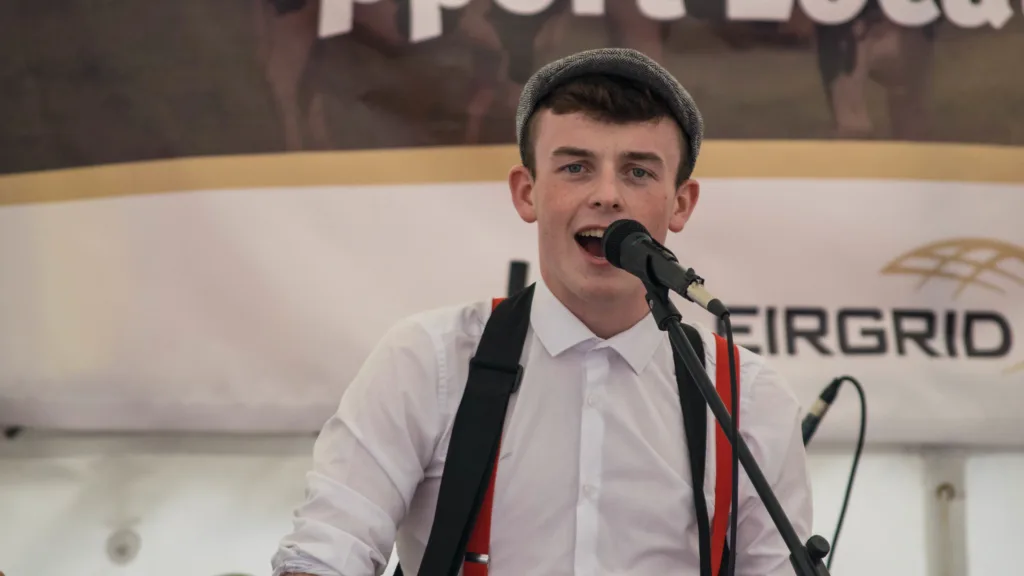 Casting chanteur ténor ou baryton pour un cabaret normand