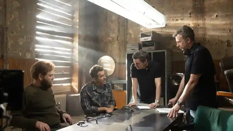 Kenneth Branagh, Ryan Reynolds et les réalisateurs de Mayday sur le plateau