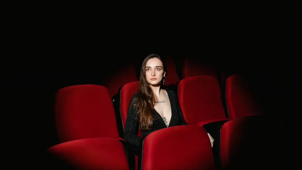 Casting comédienne ronde pour la web-série MARINE