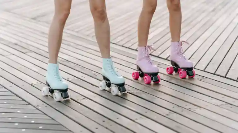 Jeunes en rollers, illustration du casting Léo Mattéï