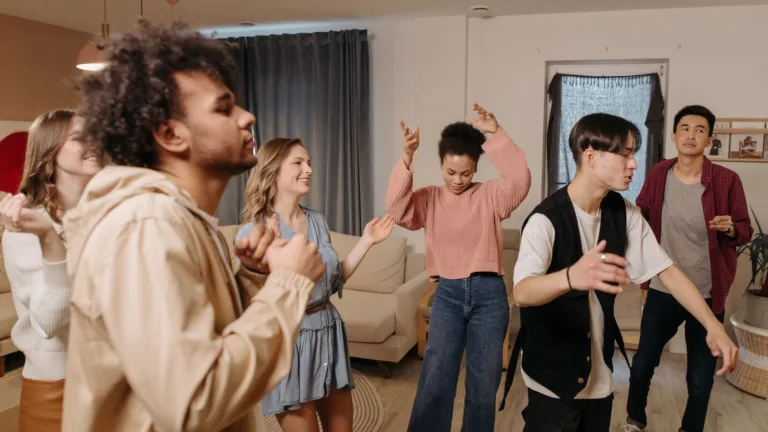 [URGENT] Casting jeunes adultes pour une scène de danse, Paris du 18 au 20 octobre