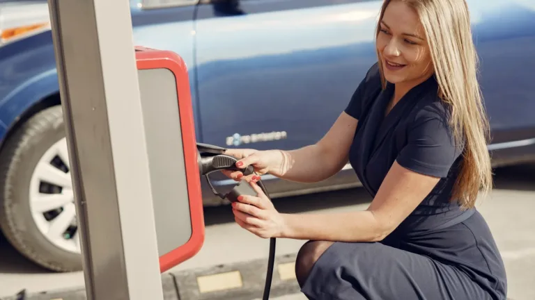 Casting publicité bornes électriques : femme 35-45 ans en Île-de-France