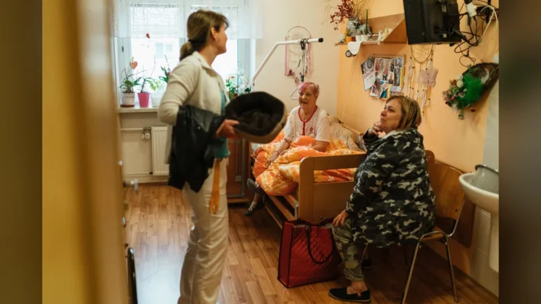 Casting aide à domicile : femme 30-50 ans, publicité en Île-de-France