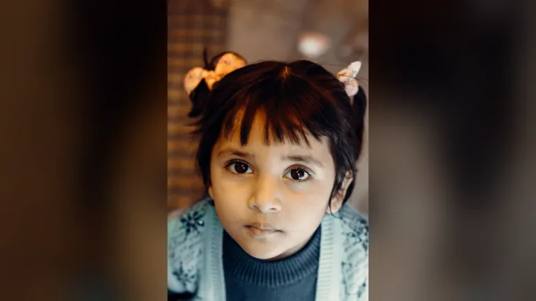 Casting Alice enfant : fille métisse 5-10 ans pour publicité