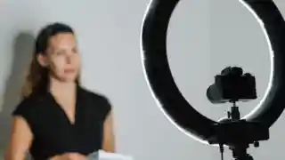 Casting comédienne anglophone 30 ans pour vidéos à Cannes et Mandelieu