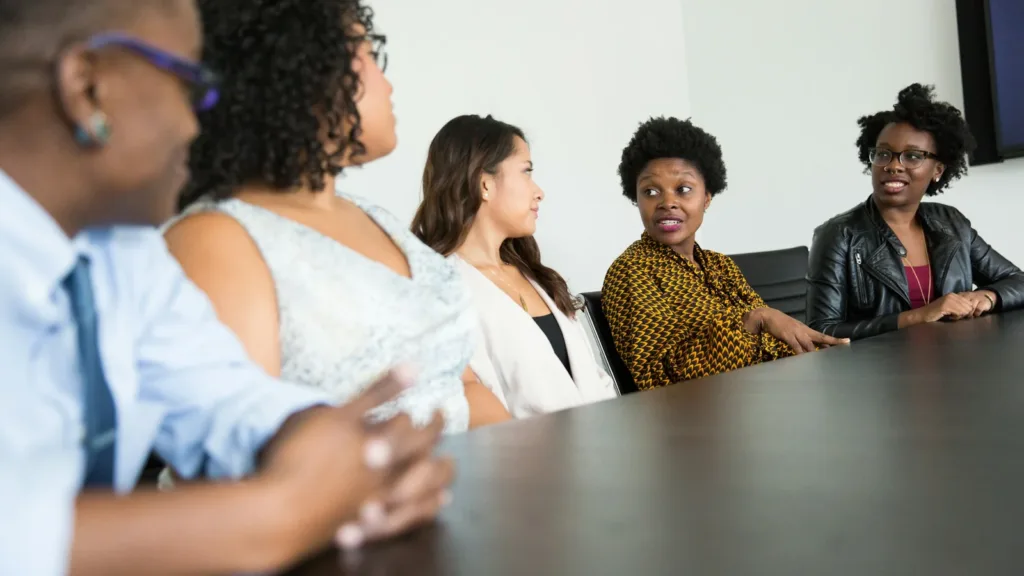 Casting Cité Ardente : femmes de 30 à 70 ans, silhouettes politiques muettes