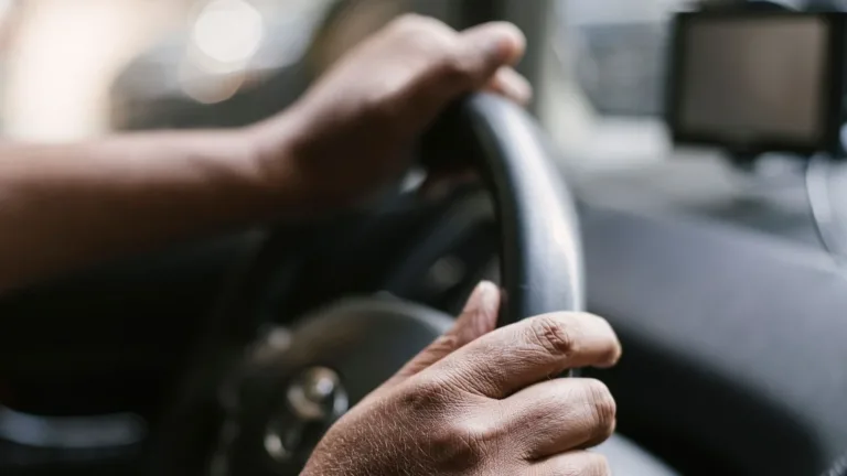 Casting doublure conducteur homme 45-55 ans pour série à Paris