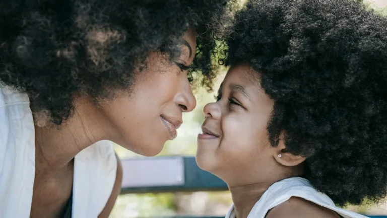 Casting duo mère-fille d’origine maghrébine en région parisienne