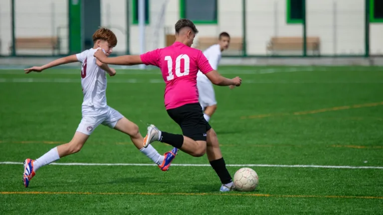 Casting figurants footballeurs 16-20 ans pour série en région parisienne