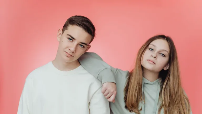 Casting garçon et fille de 16 ans minimum paraissant 12 à 14 ans à Paris