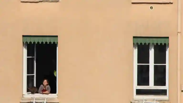 Fenêtres et façade d'un immeuble résidentiel