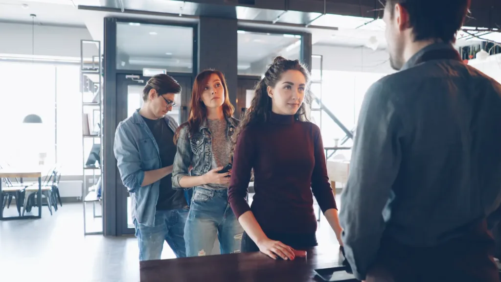 Casting figurants clients de banque et café, film de Mao Besson dans l'Orne