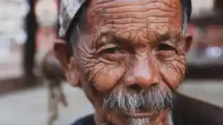 Casting homme 65-85 ans au visage marqué pour vidéos musicales à Paris