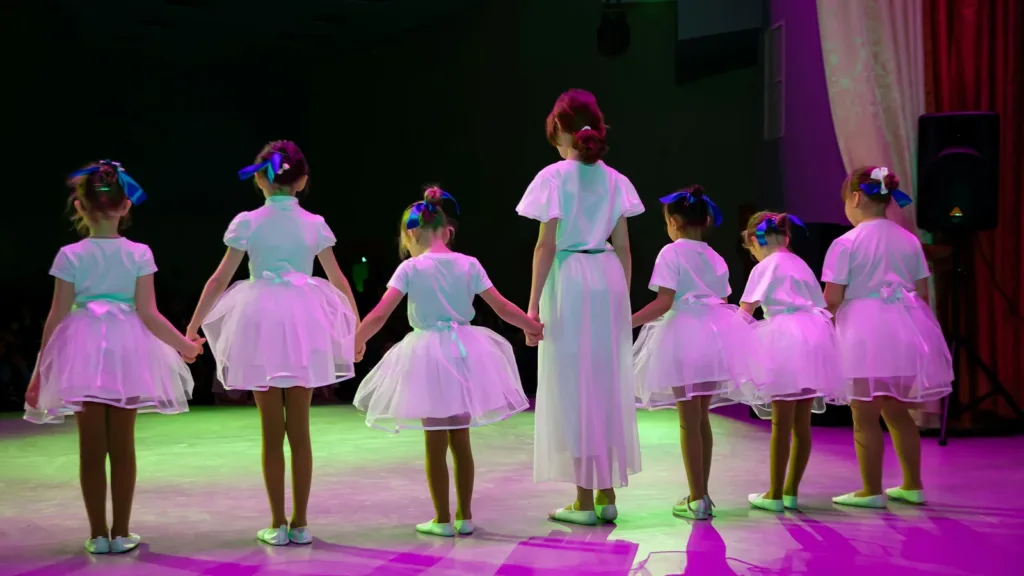 [URGENT] Casting pub : cinq enfants de 5 à 10 ans déguisés en coqs près de Mons
