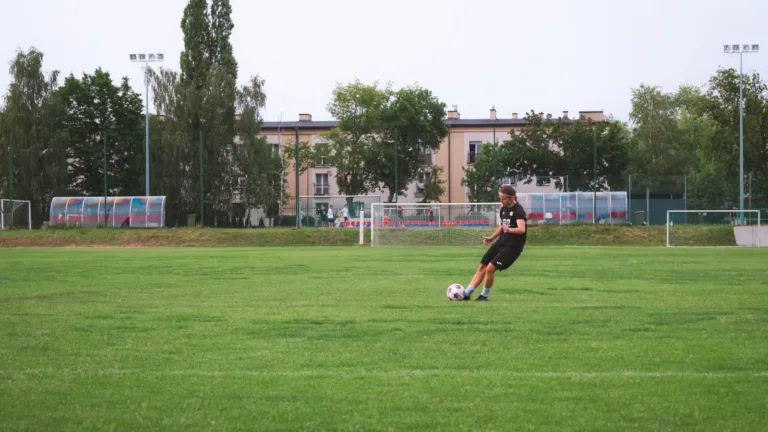 Casting pub football : fille de 8 à 14 ans à Castellane