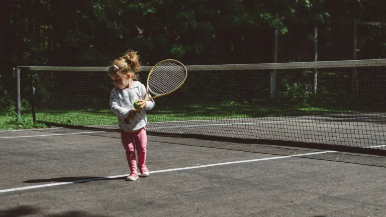 Casting Balle Neuve : Idris, joueur de tennis américain 20-25 ans