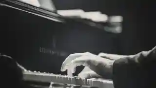Casting Suzanne et les enfants : Pilette, jeune pianiste de 13-14 ans d’apparence