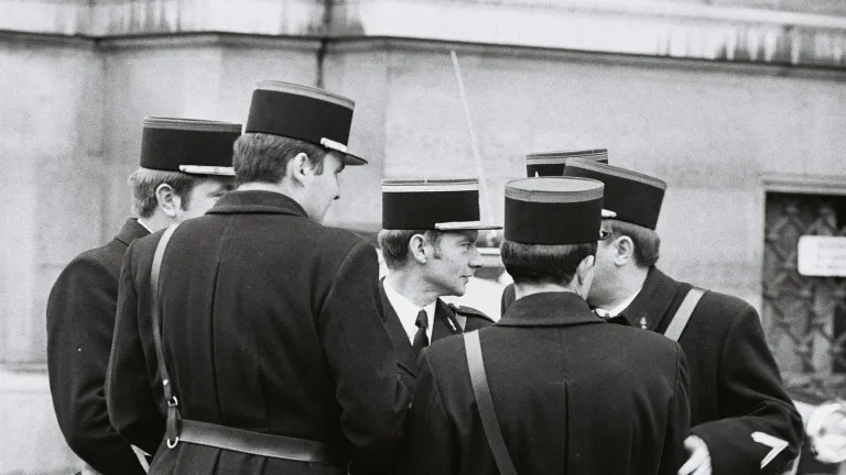 Casting Une simple pilule : figurants policiers années 60 à 80 à Orsay