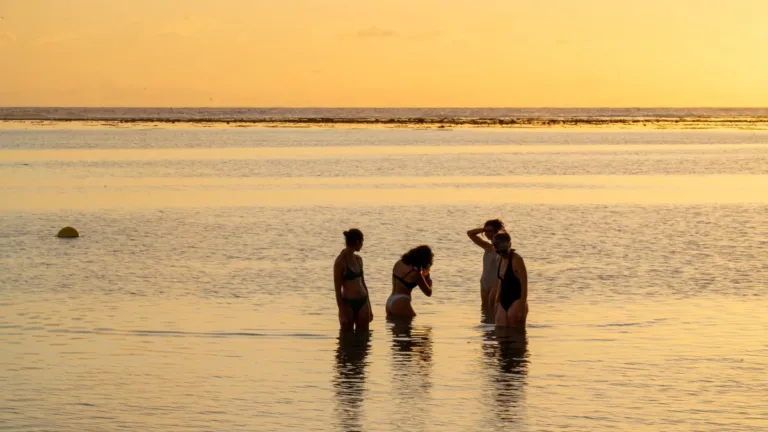 Casting figurants et silhouettes pour Les Garçons d’Été à La Réunion