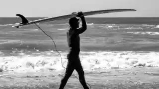 Casting surfeurs et surfeuses longboard pour Les Garçons d’Été à La Réunion