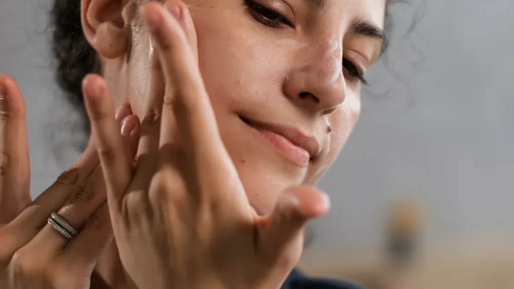 Casting skincare : femme 30-35 ans sans tatouage en Provence