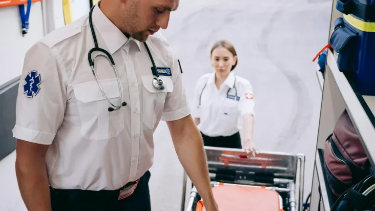 Casting SOLITAIRE : silhouette ambulancier à Strasbourg le 27 novembre
